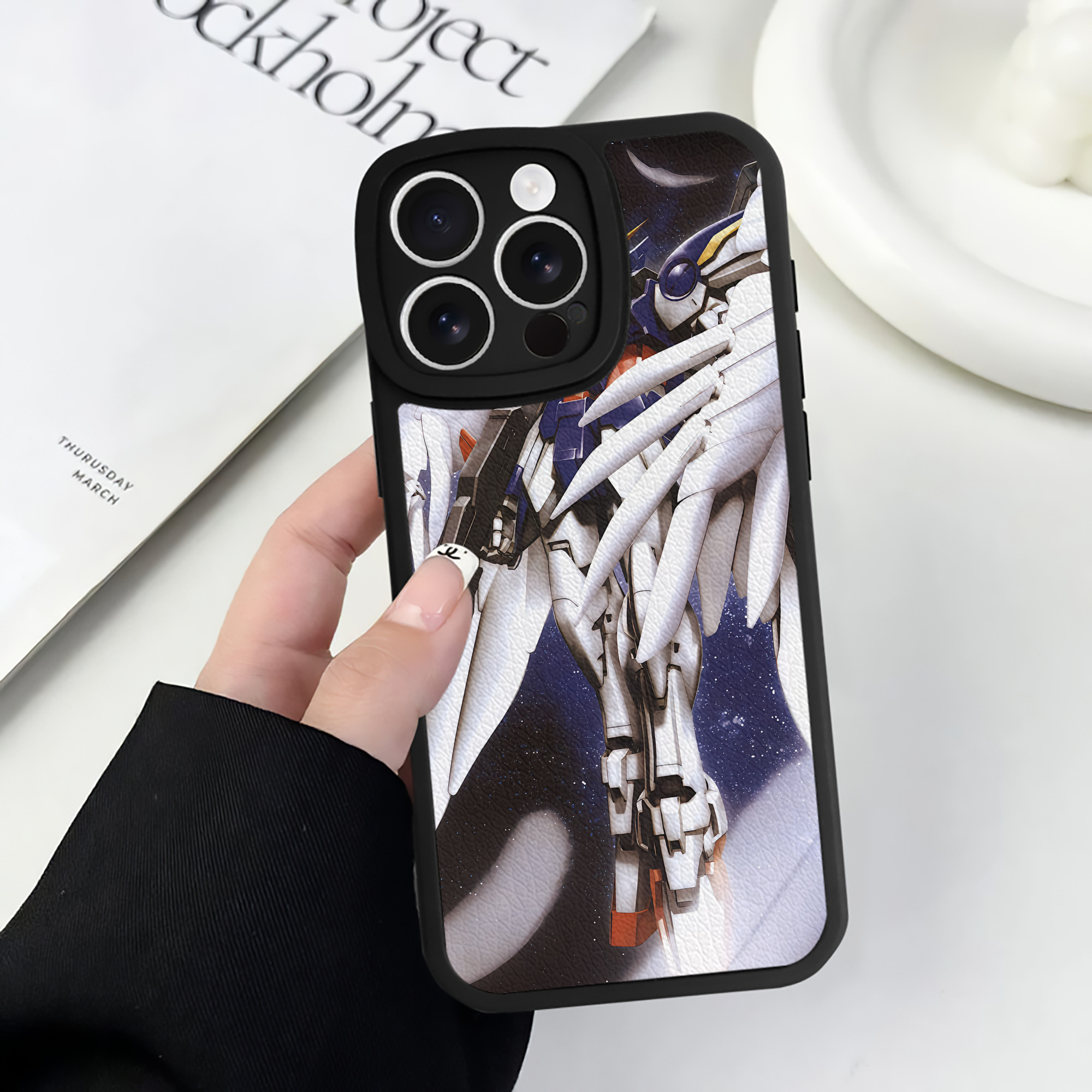 （画像用） 機動戦士ガンダム Mobile Suit Gundam 【iPhone 16シリーズ対応】シリコンスマホケース（レザー調） 材質：シリコン